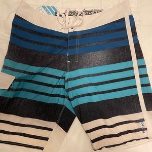 Billabong Board shorts 34”